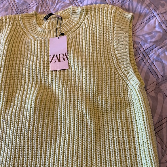 Zara Tops - Women’s Zara hoodie